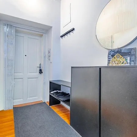 Adm Boutique Old Town Center Loft, Projector - Movie *